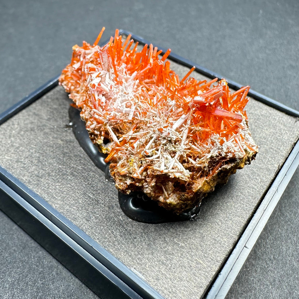 Crocoite on Matrix